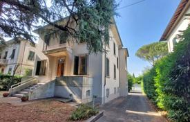 5 dormitorio villa 624 m² en Lucca, Italia. 1 600 000 €