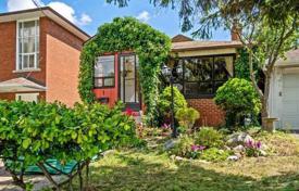 Casa de pueblo – Etobicoke, Toronto, Ontario,  Canadá. C$1 152 000