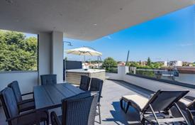 2 dormitorio piso 100 m² en Poreč, Croacia. 330 000 €