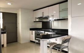 3-dormitorio apartamentos en condominio en Khlong Toei, Tailandia. $3 700  por semana