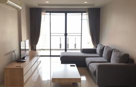 2-dormitorio apartamentos en condominio en Khlong Toei, Tailandia. $2 740  por semana