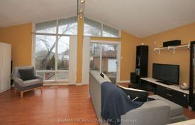9 dormitorio casa de pueblo en Etobicoke, Canadá. C$1 487 000