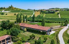6 dormitorio mansión en Cuneo, Italia. 1 600 000 €