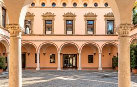 4 dormitorio piso en Lago Como, Italia. Price on request