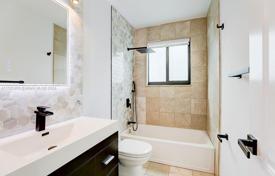 4 dormitorio casa de pueblo 199 m² en Miami, Estados Unidos. $1 200 000
