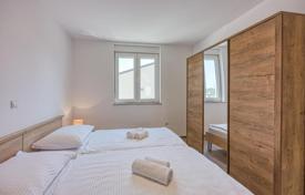 6 dormitorio piso 130 m² en Umag, Croacia. 480 000 €