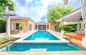 4 dormitorio villa 450 m² en Pattaya, Tailandia. $879 000
