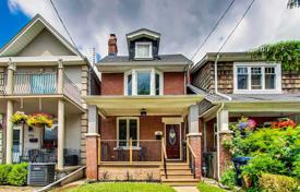 Casa de pueblo – York, Toronto, Ontario,  Canadá. C$1 214 000