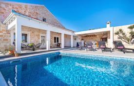8 dormitorio casa de pueblo 230 m² en Zadar County, Croacia. 700 000 €