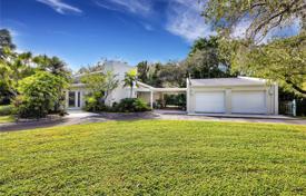 9 dormitorio casa de pueblo 296 m² en Miami, Estados Unidos. $2 350 000