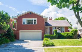 Casa de pueblo – Etobicoke, Toronto, Ontario,  Canadá. C$1 440 000