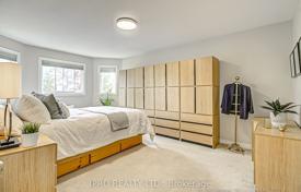 18 dormitorio casa de pueblo en North York, Canadá. C$2 542 000