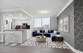 6 dormitorio piso en North York, Canadá. C$893 000