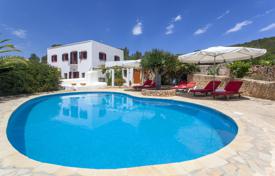 Villa – Ibiza, Islas Baleares, España. 3 960 €  por semana