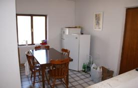 6 dormitorio casa de pueblo 195 m² en Vodice, Croacia. 380 000 €