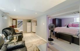 4 dormitorio casa de pueblo en Etobicoke, Canadá. C$1 286 000