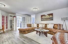 2 dormitorio piso en Scarborough, Canadá. C$727 000
