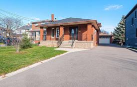 Casa de pueblo – North York, Toronto, Ontario,  Canadá. C$1 610 000