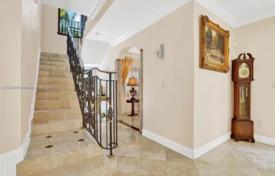 5 dormitorio casa de pueblo 526 m² en Miami, Estados Unidos. $1 999 000