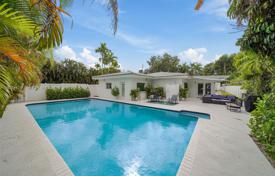 4 dormitorio casa de pueblo 267 m² en Miami, Estados Unidos. $1 750 000