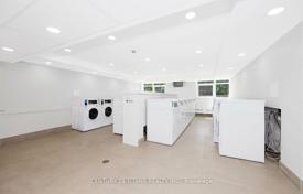 7 dormitorio piso en Scarborough, Canadá. C$818 000
