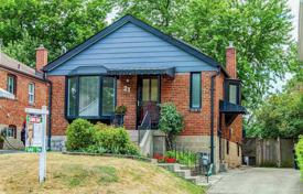 Casa de pueblo – East York, Toronto, Ontario,  Canadá. C$1 082 000