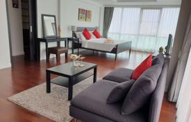 4-dormitorio apartamentos en condominio en Bang Rak, Tailandia. $3 700  por semana