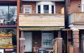 Adosado – Dundas Street West, Toronto, Ontario,  Canadá. C$1 936 000