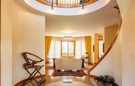6 dormitorio villa en Lago Como, Italia. 1 100 000 €