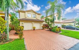 3 dormitorio casa de pueblo 226 m² en Doral, Estados Unidos. $779 000