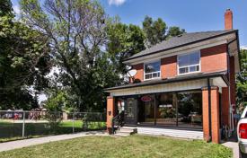 Casa de pueblo – York, Toronto, Ontario,  Canadá. C$1 011 000