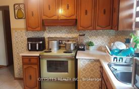 10 dormitorio adosado en North York, Canadá. C$1 314 000