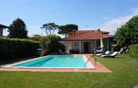 4 dormitorio villa en Forte dei Marmi, Italia. 5 900 €  por semana