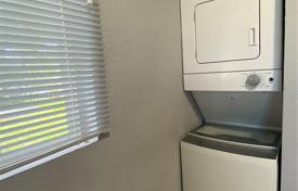 4 dormitorio casa de pueblo 97 m² en Miami, Estados Unidos. $433 000