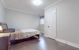 13 dormitorio casa de pueblo en Scarborough, Canadá. C$2 050 000