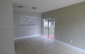 3 dormitorio casa de pueblo 115 m² en Miami, Estados Unidos. $440 000