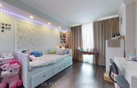 6 dormitorio piso en North York, Canadá. C$1 125 000