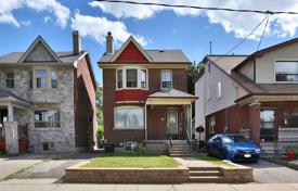 Casa de pueblo – East York, Toronto, Ontario,  Canadá. C$1 112 000