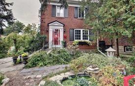 Casa de pueblo – East York, Toronto, Ontario,  Canadá. C$1 963 000