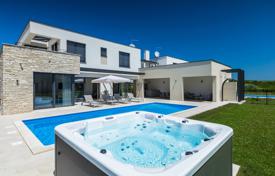 5 dormitorio casa de pueblo 264 m² en Brtonigla, Croacia. 1 100 000 €