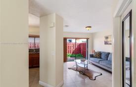 3 dormitorio casa de pueblo 154 m² en Miami, Estados Unidos. $630 000