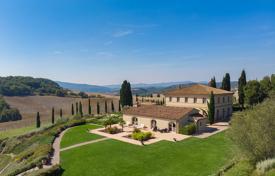 Villa – Siena, Toscana, Italia. Price on request
