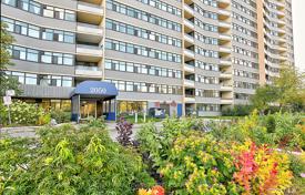 7 dormitorio piso en Scarborough, Canadá. C$804 000