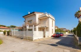 8 dormitorio villa en Forte dei Marmi, Italia. Price on request