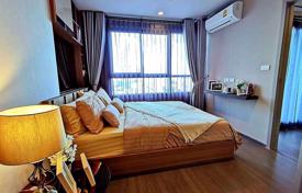 1-dormitorio apartamentos en condominio en Phra Khanong, Tailandia. $170 000