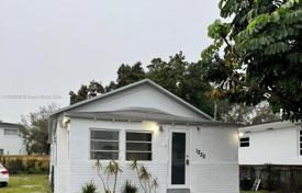 4 dormitorio casa de pueblo 100 m² en Miami, Estados Unidos. $480 000