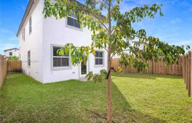 4 dormitorio casa de pueblo 213 m² en Miami, Estados Unidos. $675 000