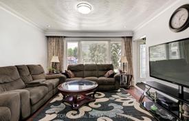 12 dormitorio casa de pueblo en Scarborough, Canadá. C$1 295 000