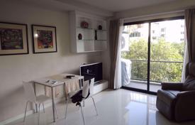 1-dormitorio apartamentos en condominio en Khlong Toei, Tailandia. $197 000