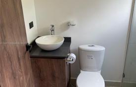 4 dormitorio casa de pueblo 420 m² en Florida, Estados Unidos. $915 000